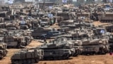 خودروهای زرهی و تانک‌های اسرائیل در نزدیکی مرز این کشور با نوار غزه، ۲۰ اردیبهشت ۱۴۰۳