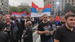 Илјадници луѓе на митинг во Белград за поддршка на Вучиќ