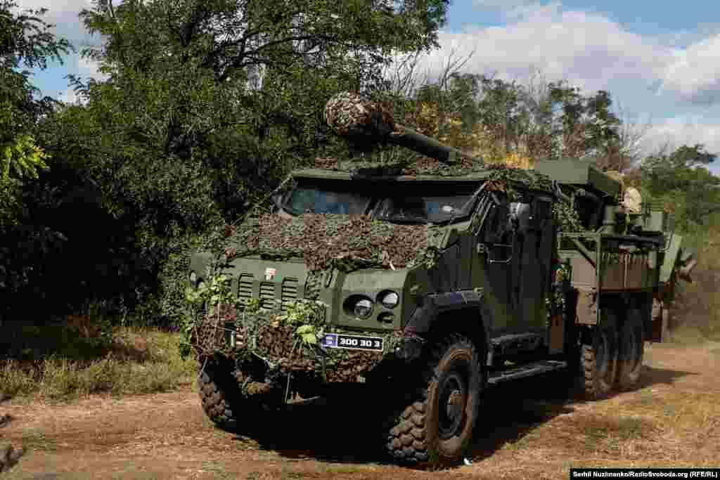 The Bohdana moves toward a firing position. At least two variants of the weapon are made by Ukraine. One, pictured here, is based on the Belarusian MAZ truck chassis, while a second is built atop a Czech-made Tatra truck. &nbsp;