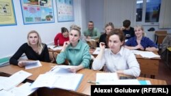 Cursuri de limba română pentru adulți, desfășurate la Liceul „Mihai Eminescu” din Dubăsari, regiunea transnistreană