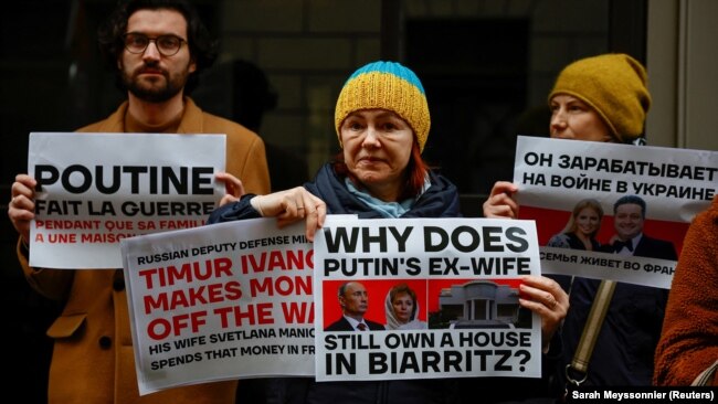 Протест во Франции против того, что жена замминистра обороны РФ до сих пор может спокойно жить в Европе