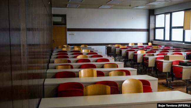 Studentët e kanë bojkotuar për disa ditë mësimin në javët e fundit, në kërkim të më shumë afateve. Fotografi ilustruese nga arkivi i Radios Evropa e Lirë.