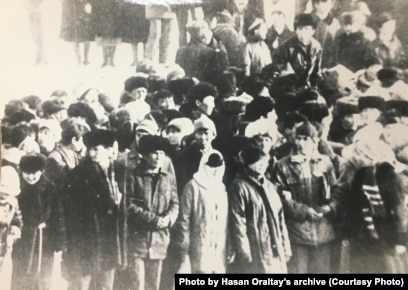 Көңілді мінез және ауызша секске деген сүйіспеншілік Пермьдегі секс кешінің порносы