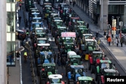 Фермери блокують тракторами центр Брюсселю, протестуючи проти аграрної політики ЄС. 1 лютого 2024 року. Бельгія
