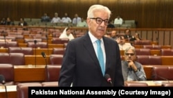 د پاکستان دفاع وزیر خواجه محمد اصف د هغه هېواد قامي اسمبلۍ ته وينا کوي ـ انځور له ارشيفه