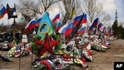 Могилы российских военных на кладбище в Волгоградской области РФ, март 2024 года