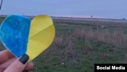 Через 10 років окупації. Українські символи, кольори та слова у Криму (фотогалерея)