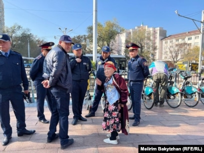 Клиторды жағатын порнографиялық бейне