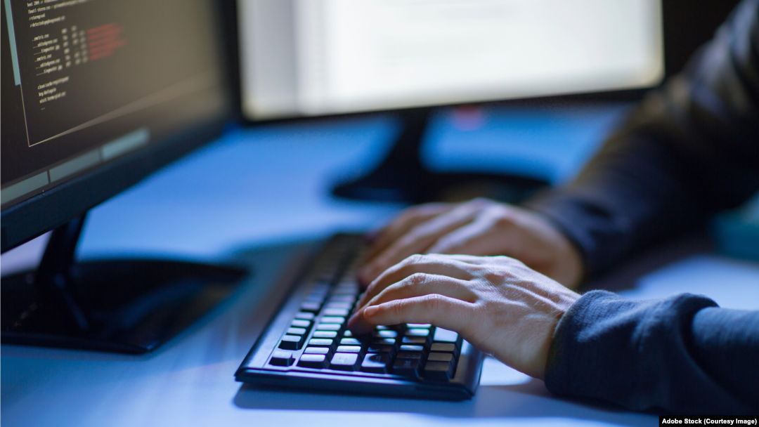 Experții spun că toți cei care folosesc sistemele informatice trebuie să își ia măsuri de protecție împotriva unor eventuale atacuri cibernetice. 