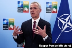 Єнс Столтенберґ розповідає про підсумки першого дня саміту НАТО. Вільнюс, Литва. 11 липня 2023 року