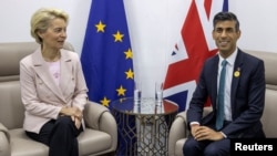 European Commission President Ursula von der Leyen (left) and U.K. Prime Minister Rishi Sunak meet in 2022.