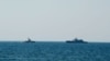Корабли Черноморского флота РФ ракетный катер «Набережные Челны» (слева) и фрегат «Адмирал Эссен» у берегов Севастополя, архивное фото