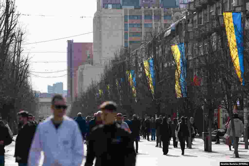 Disa ditë para nisjes së pushtimit në shkallë të gjerë, separatistët pro-rusë në rajonet lindore ukrainase, Donjeck dhe Luhansk, u vetëshpallën si republika të pavarura.&nbsp;