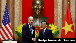 Президент США Джо Байден встречается с президентом Вьетнама Во Ван Тхыонгом в Президентском дворце в Ханое. 11 сентября 2023 года