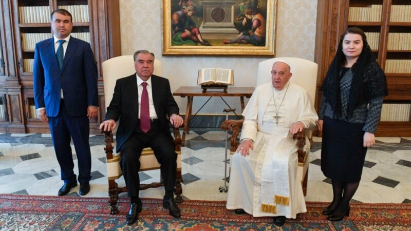 Встреча Рахмона и членов его семьи с Папой Римским в Ватикане