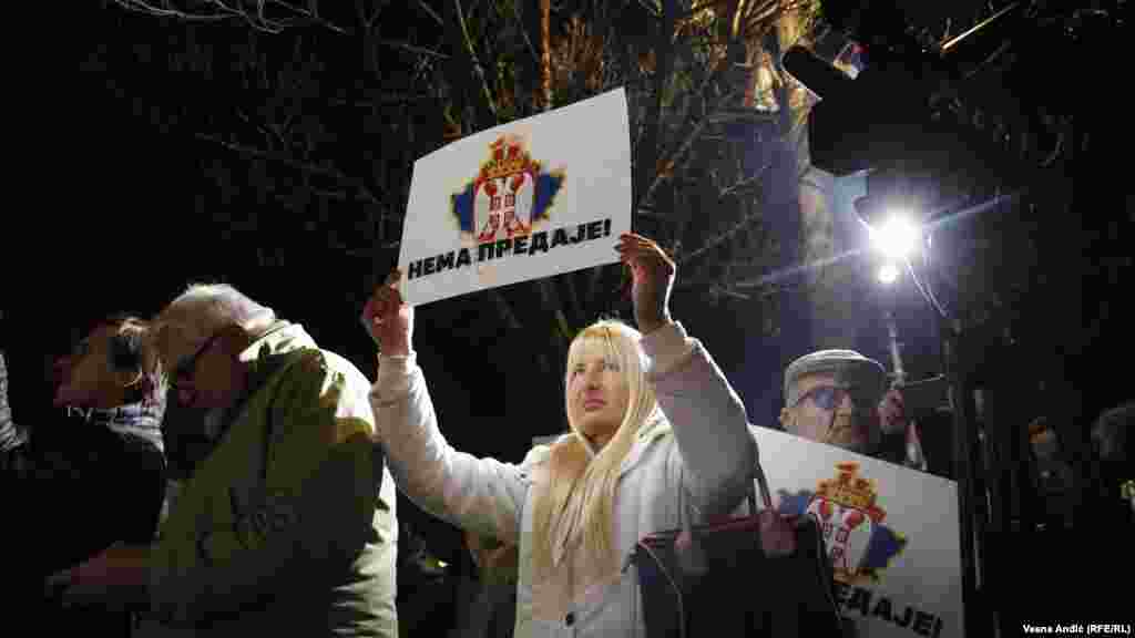 Učesnici protesta su, između ostalog, nosili transparente sa natpisom &quot;Nema predaje&quot;, Beograd, 15. februar 2023.