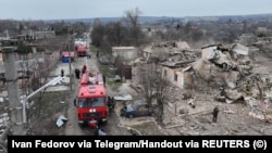 Жилищни сгради, разрушени от руски ракетен удар по време на руската атака срещу Украйна, в Запорожие