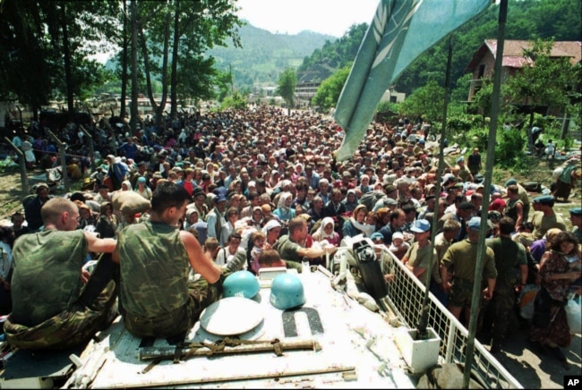 Dutch UN peacekeeping forces in Potočari with refugees, July 1995. 