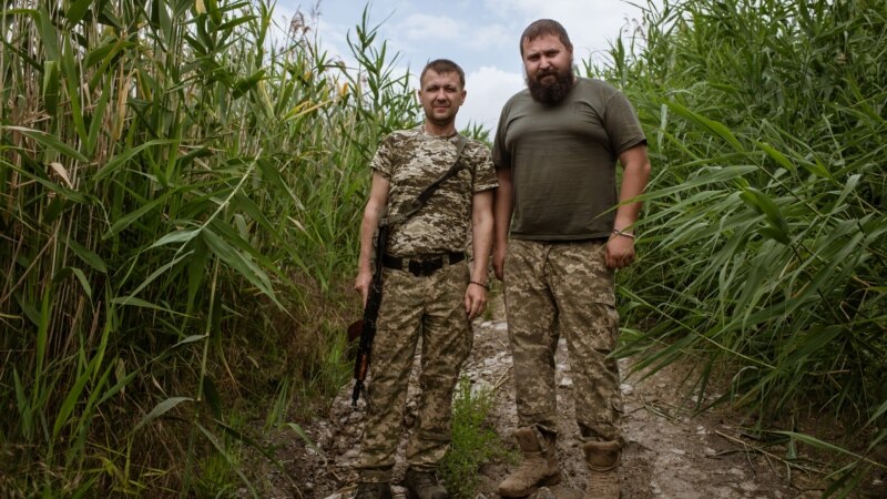 Viața printre șrapnele, ruine și bubuit de tunuri în satele ucrainene de pe linia frontului