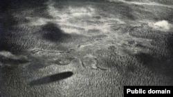 Тень цеппелина, плывущего над сибирской тайгой. 1929 г.