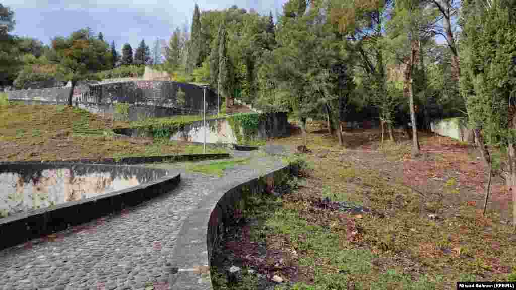 Vlada entiteta Federacija BiH je krajem jula 2022. godine izdvojila oko 100 hiljada eura za sanaciju partizanskog spomen-groblja u Mostaru. Iz SABNOR-a BiH su za RSE kazali da je Partizansko spomen-groblje u Mostaru tri puta obnavljano, ali nakon toga je bilo meta napada.