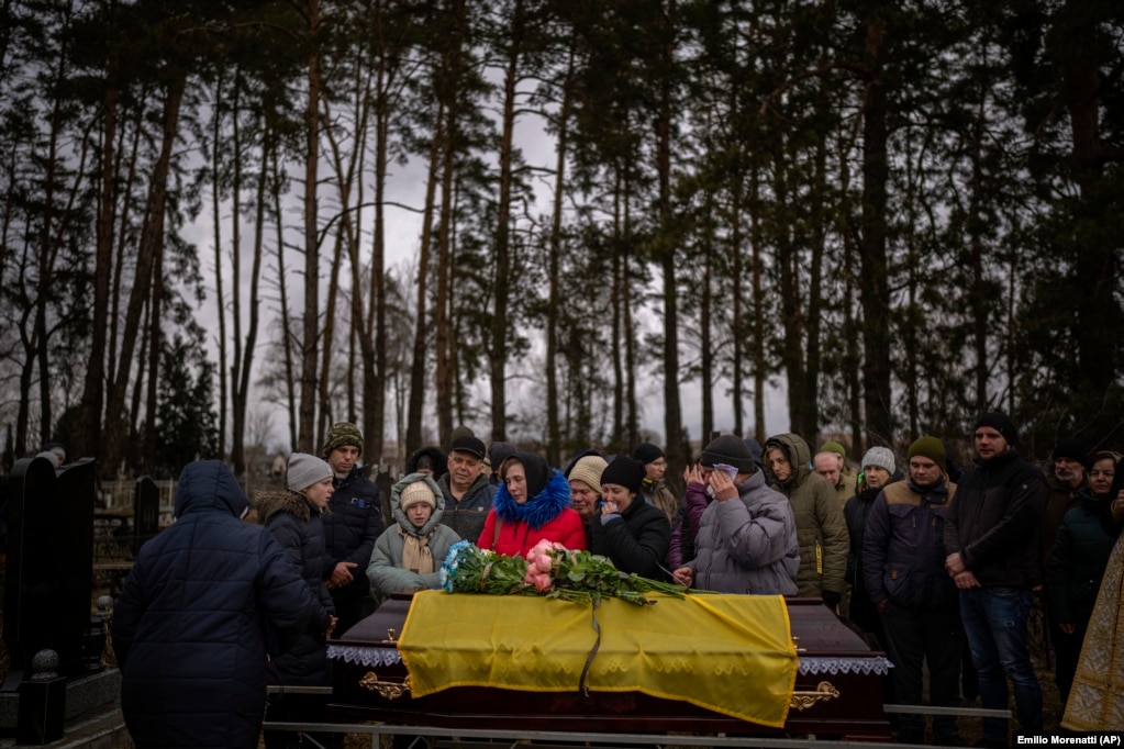 21 febbraio 2023, Kalynivka, vicino a Kiev: funerali di un soldato volontario, morto all'età di 27 anni a Lyman.