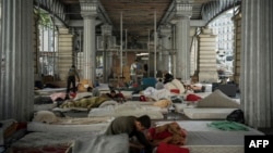 Tabără de migranți în zona stației de metrou Stalingrad, de la Paris, în iulie 2023. 