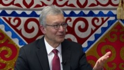 Посол США в Казахстане Дэниел Розенблюм во время интервью Азаттыку в Астане, 26 сентября 2023 года