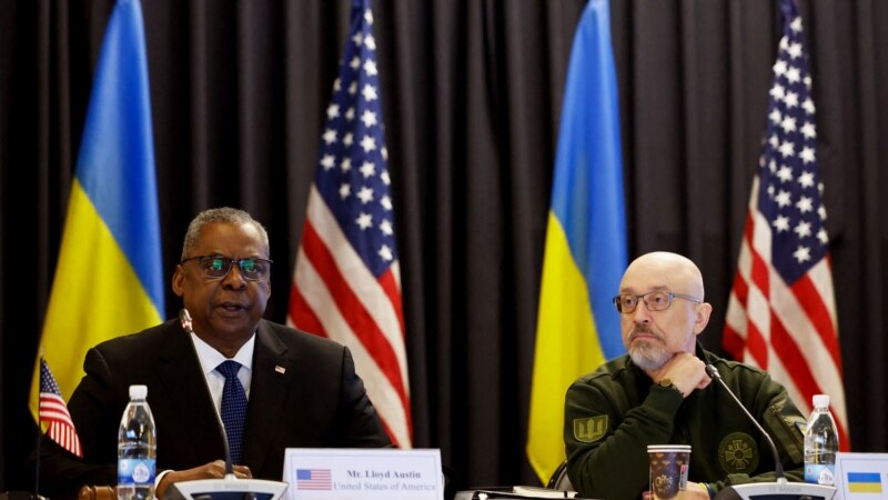 U.S., Ukrainian Defense Chiefs Hold Talks Ahead Of Contact Group Meeting