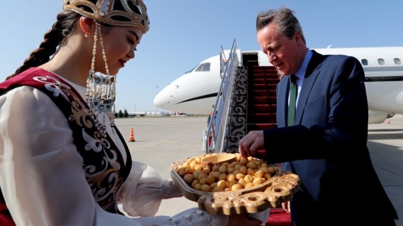 22-апрель: Британ министри Кэмерон Бишкекке келди, Ош, Жалал-Абад облустарында сел жүрдү 