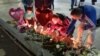 U centru Bora, na istoku Srbije, građani već danima ostavljaju cveće i pale sveće u znak sećanja na ubijenu devojčicu