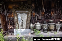 Коллекция самоваров и домашней утвари в частном доме в Порту Байкал