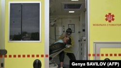 Hősiesen gyógyítanak a frontvonalnál az önkéntes ukrán fogorvosok 