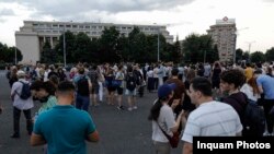 Zeci de persoane au protestat în fața Guvernului și au cerut renumărarea voturilor în secțiile în care au fost găsite nereguli. 13 iunie 2024.