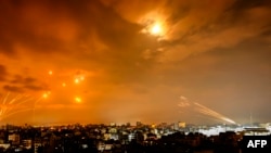 صحنه انهدام راکت‌های تازه‌شلیک‌شده حماس به‌وسیله سپر پدافندی «گنبد آهنین» اسرائیل