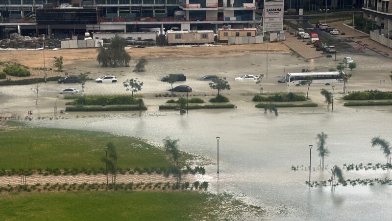 U Omanu 18 poginulih u poplavama nakon kiša, ulice Dubaija pod vodom