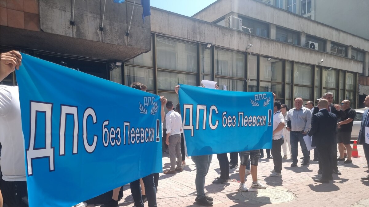 Народни представители, партийни координатори и привърженици на се събраха на