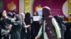 نشریهٔ برایت بارت: زنان در کابل با جرأت در برابر فرمان طالبان ایستاده‌گی می‌کنند