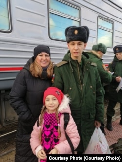 Ирина Чистякова вместе с сыном Кириллом и дочерью