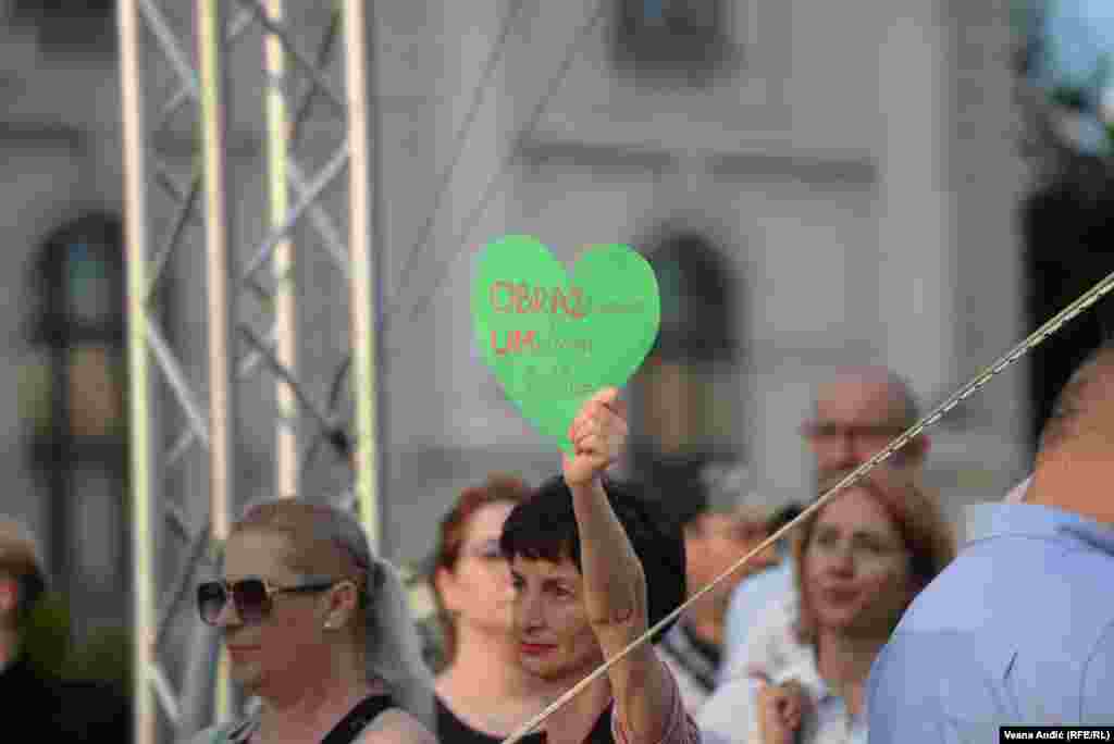 Demostranti na protestu u Beogradu 9. juna 2023.