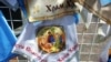 Сувенирные платки с надписью "В память о передаче чудотворной иконы "Троица" Русской православной церкви"