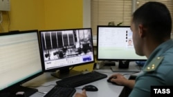 Сотрудник пограничной службы России на Верхнем Ларсе 