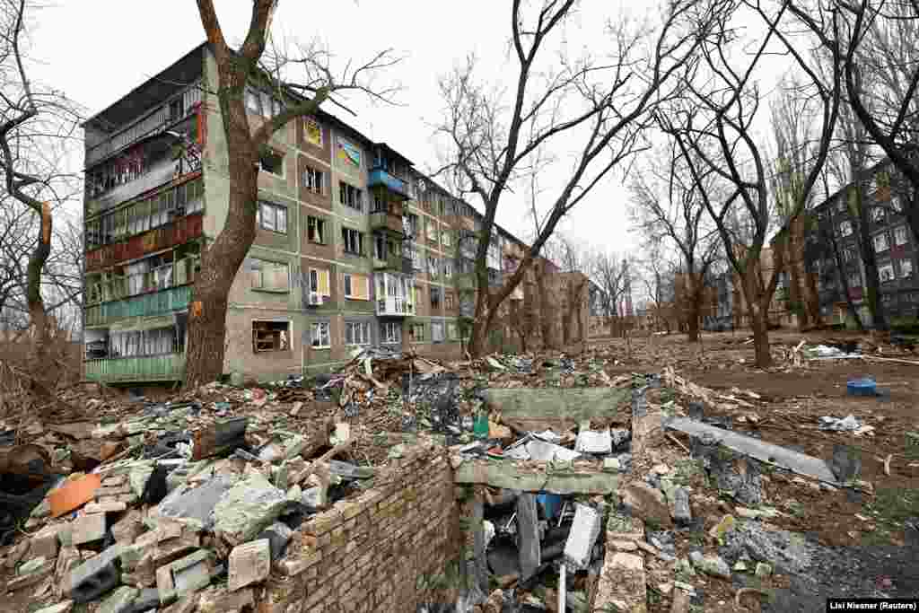 Chasiv Yar, which had a prewar population of 15,000, has been repeatedly targeted by Russian artillery, resulting in a shattered landscape of burnt-out buildings.