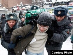 Semyonov is detained before a picket against the beginning of the work of the State Duma in 2011.