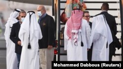 لحظه ورود هواپیمای قطری حامل زندانیان پیشین آمریکایی به دوحه