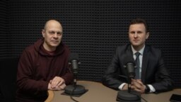 Jurnalistul Europei Libere Eugen Urușciuc și Ion Muntean, directorul Agenției pentru Eficiență Energetică.