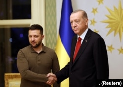 Erdogan priti presidentin ukrainas, Volodymyr Zelensky, në Stamboll, më 7 korrik, përpara samitit të NATO-s në Vilnius.