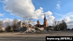 Разрушенная из-за обстрелов церковь в центре Орехова