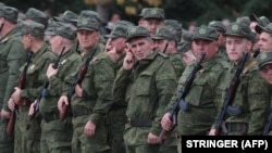 Російські резервісти, призвані під час часткової мобілізації, на церемонії відправлення в Севастополі, Крим, 27 вересня 2022 року.