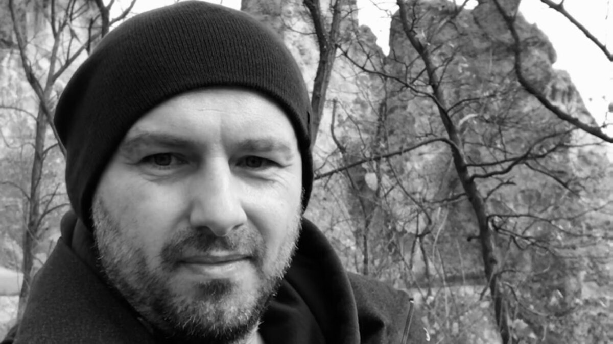 Иво Филипов и фотографиите му, събрали "Паметта на скалите"